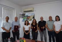 Ромалитико, општина Кочани и ОУ “Раде Кратовче” здружени во новопотпишаната локална акција за уредување на двор, спортско игралиште и поправка на кровот од училиштето